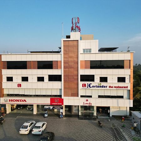 Lords Eco Inn Navsari Bagian luar foto