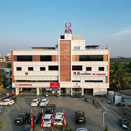Lords Eco Inn Navsari Bagian luar foto