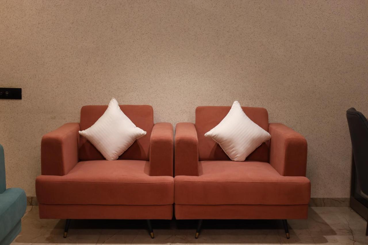 Lords Eco Inn Navsari Bagian luar foto
