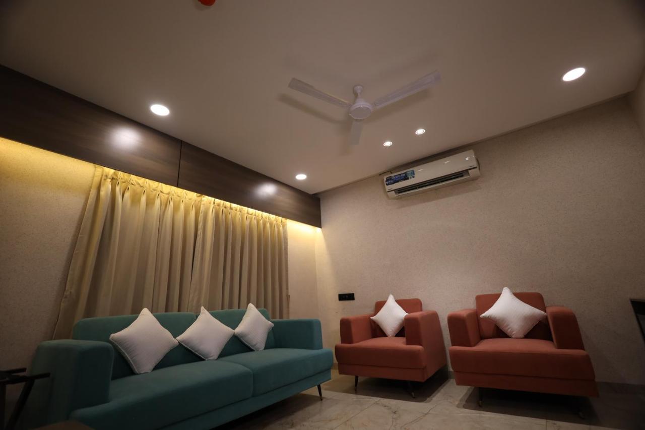 Lords Eco Inn Navsari Bagian luar foto