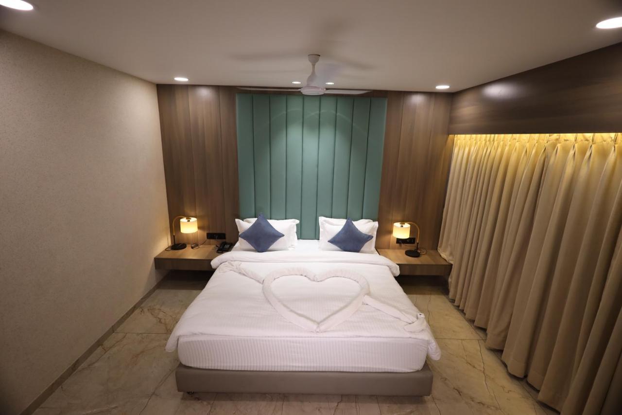 Lords Eco Inn Navsari Bagian luar foto