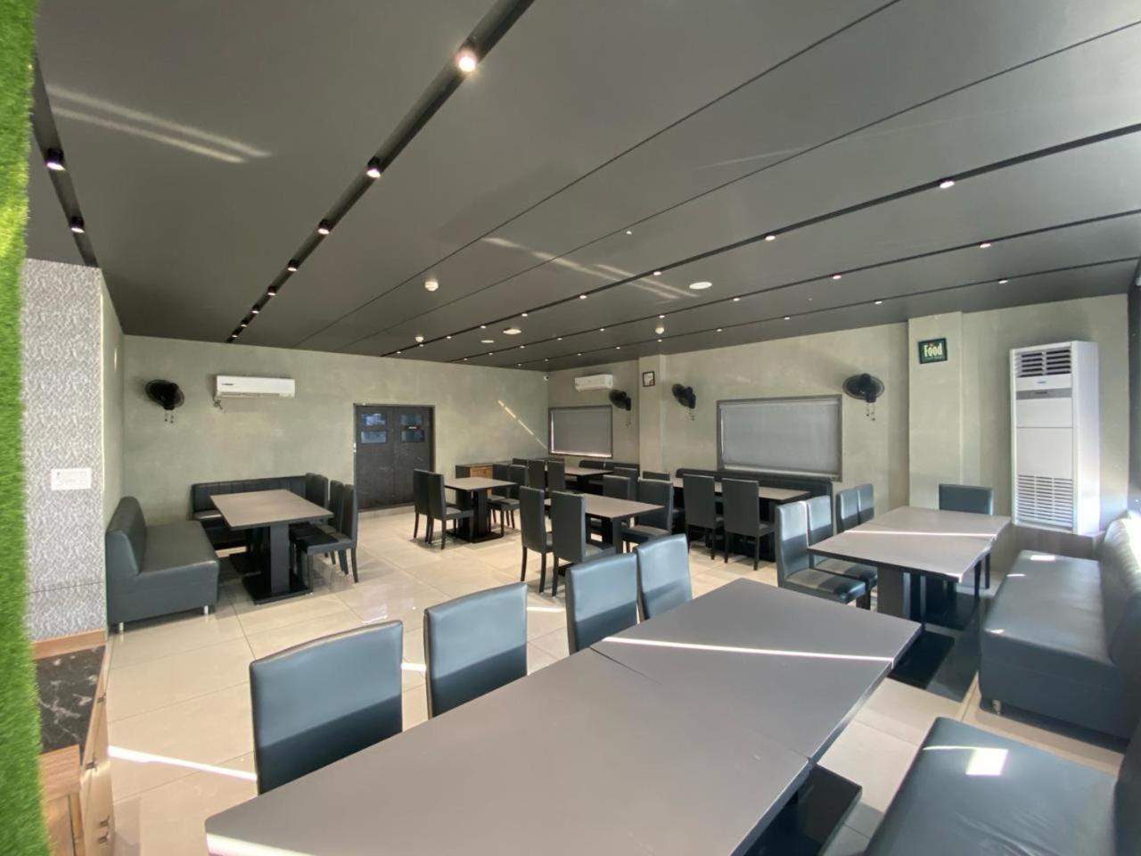 Lords Eco Inn Navsari Bagian luar foto