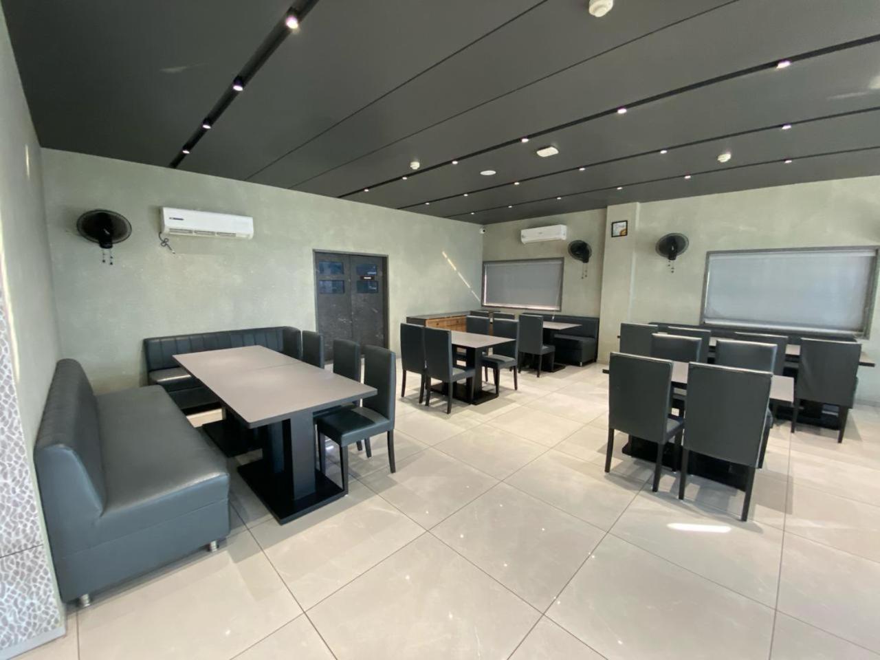 Lords Eco Inn Navsari Bagian luar foto