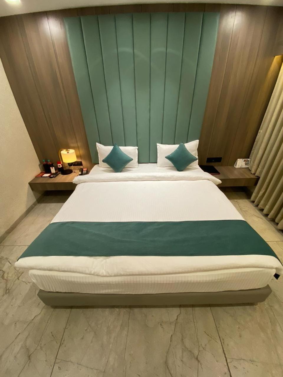Lords Eco Inn Navsari Bagian luar foto