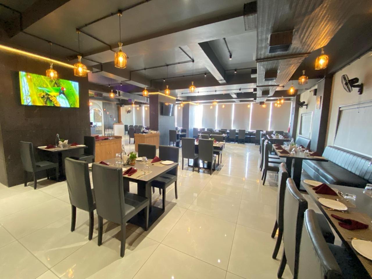 Lords Eco Inn Navsari Bagian luar foto