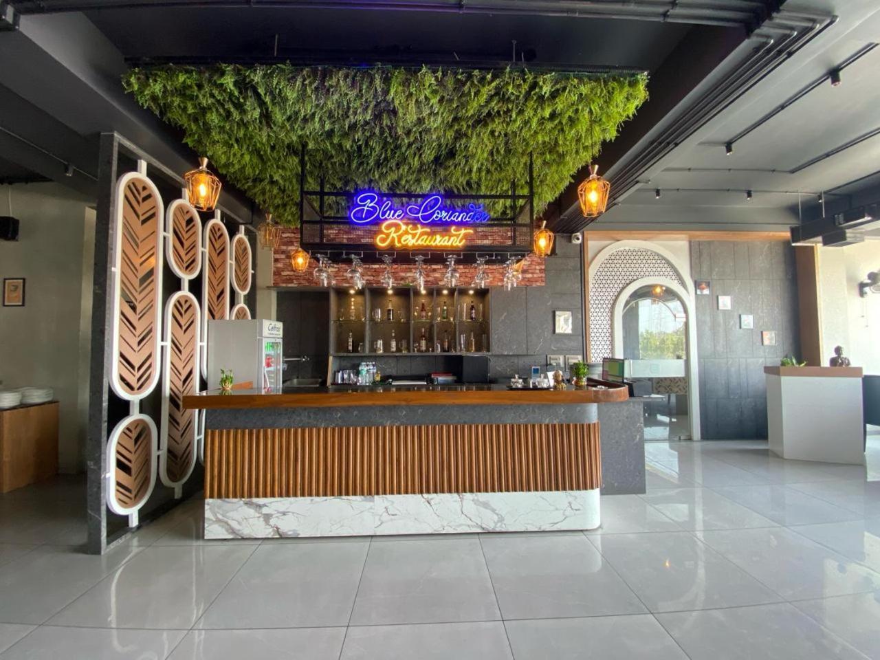 Lords Eco Inn Navsari Bagian luar foto